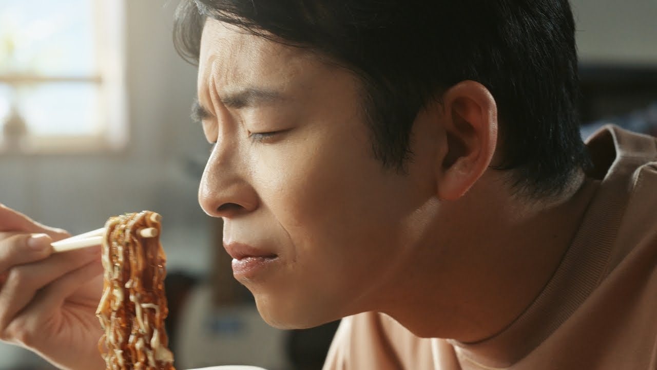 一平ちゃん夜店の焼そばCM「混ぜない男 篇」15秒 / 仲野太賀