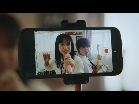 河合優実がアイドルになる道のりを神木隆之介が支えた!?　テレビCM「宇宙人ジョーンズ・アイドル（B面）」篇（30秒）