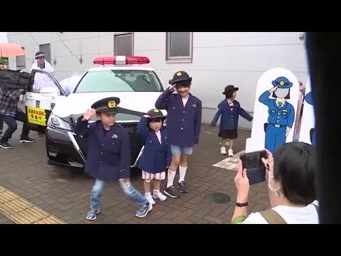 パトカーの乗車体験が子供たちに人気！ 白石市で秋の交通安全運動〈宮城〉 (24/09/23 12:12)