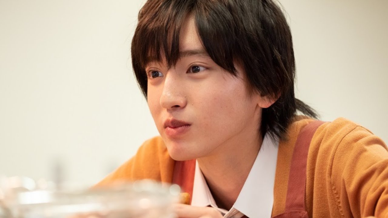 道枝駿介の衝撃的な美容ルーティン：「顔の毛は全部剃ってるよ！」 | なにわ男子の秘密が明らかに