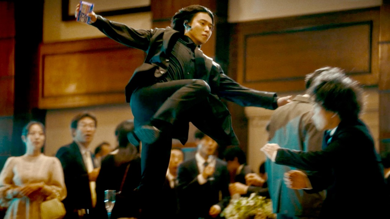 山崎賢人、エージェントに扮しテーブル越えの豪快アクション連発！ルル CM＋インタビュー＋メイキング