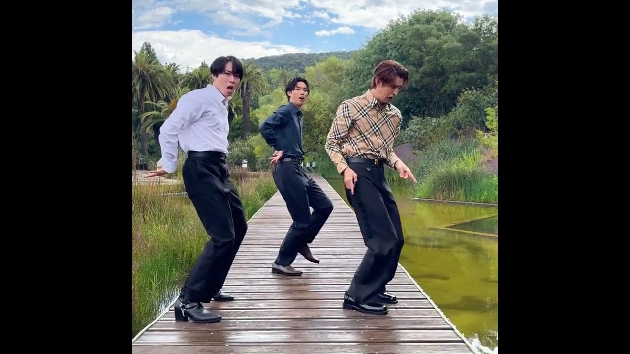 怯える向井康二、頷く宮舘涼太、ふたりの肩を抱く阿部亮平！橋の上で「EMPIRE」キレッキレダンス＆ミュージカルばりの急展開を披露