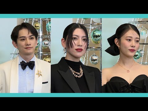 三吉彩花、ティファニーの点灯式に登場（ティファ二ー ホリデーキャンペーン「With love,Since 1837」丸の内仲通りホリデー イルミネーション／三吉彩花 町田啓太 高畑充希）