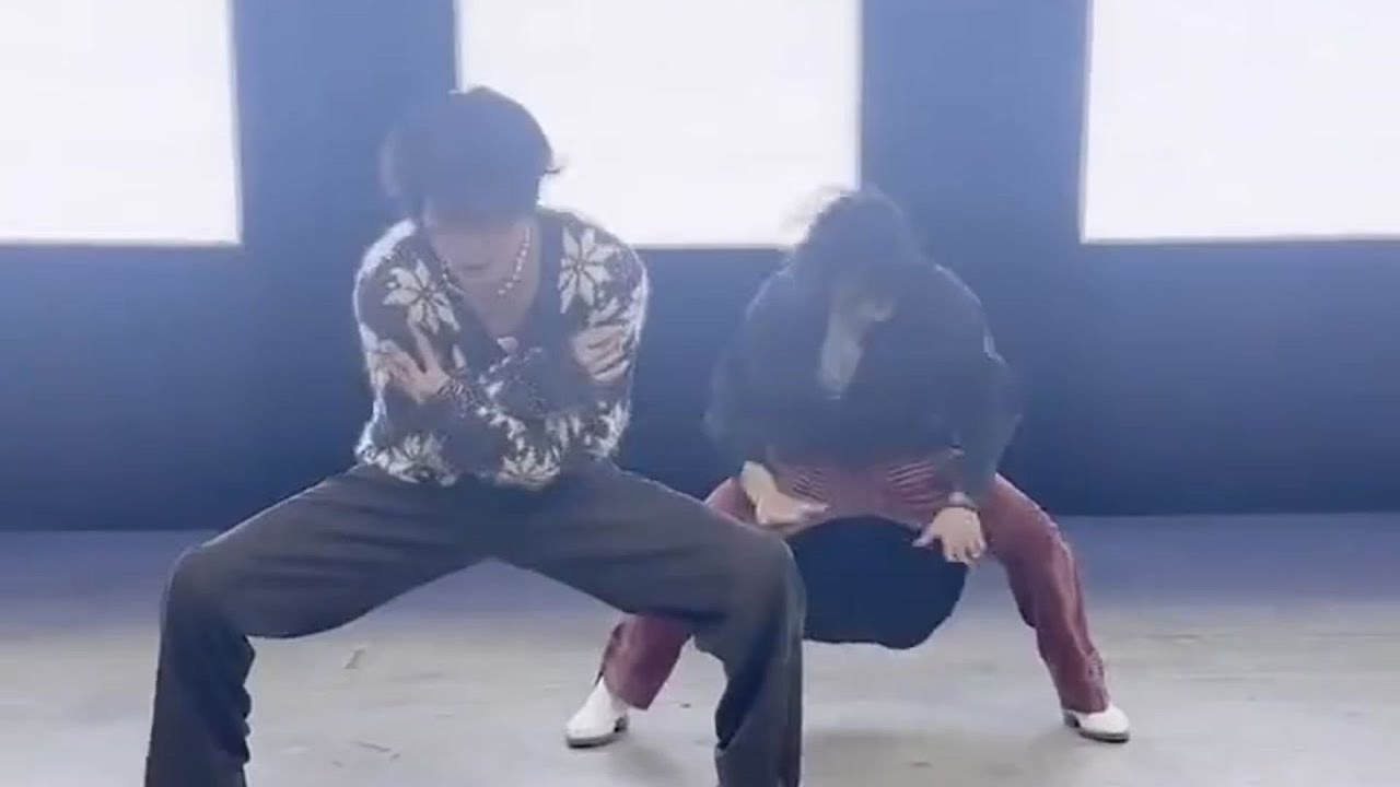 目黒蓮と宮舘涼太が「SBY」ダンスを披露！見つめ合いがっちり握手する熱いシーンも「めめだて最高」