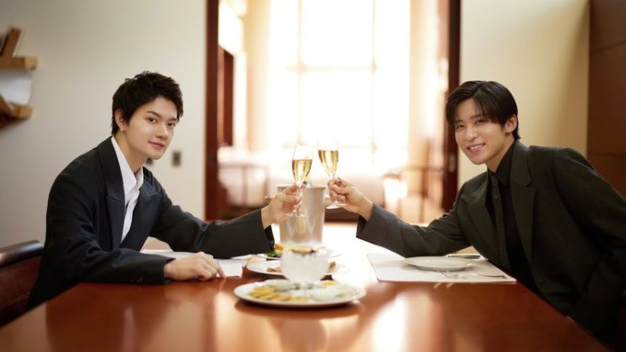 目黒蓮＆佐野勇斗がスーツ姿でシャンパングラス片手に乾杯！『東カレ』本誌ショット公開