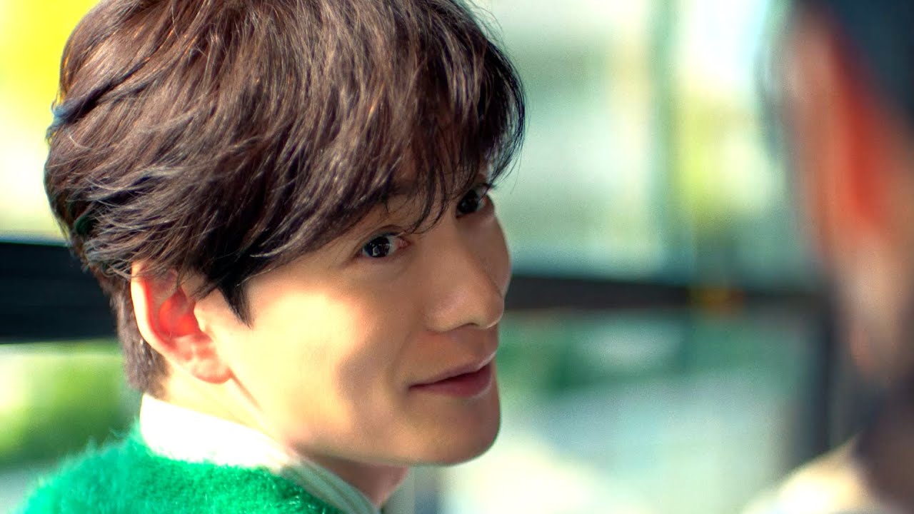 岡田将生、至近距離での「振り向き笑顔」にきゅん！