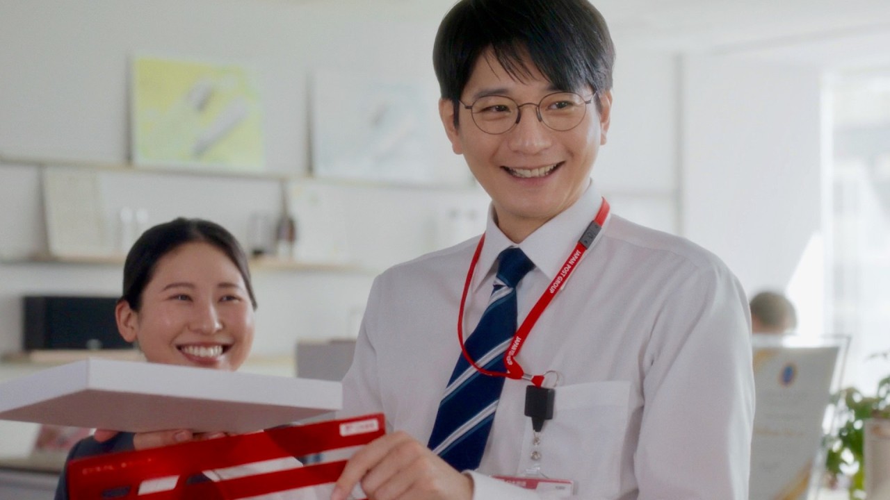 向井理、スーパーで旬の魚を聞くことも／熱い日本郵便の法人営業担当役。日本郵便 CM＋インタビュー＋メイキング