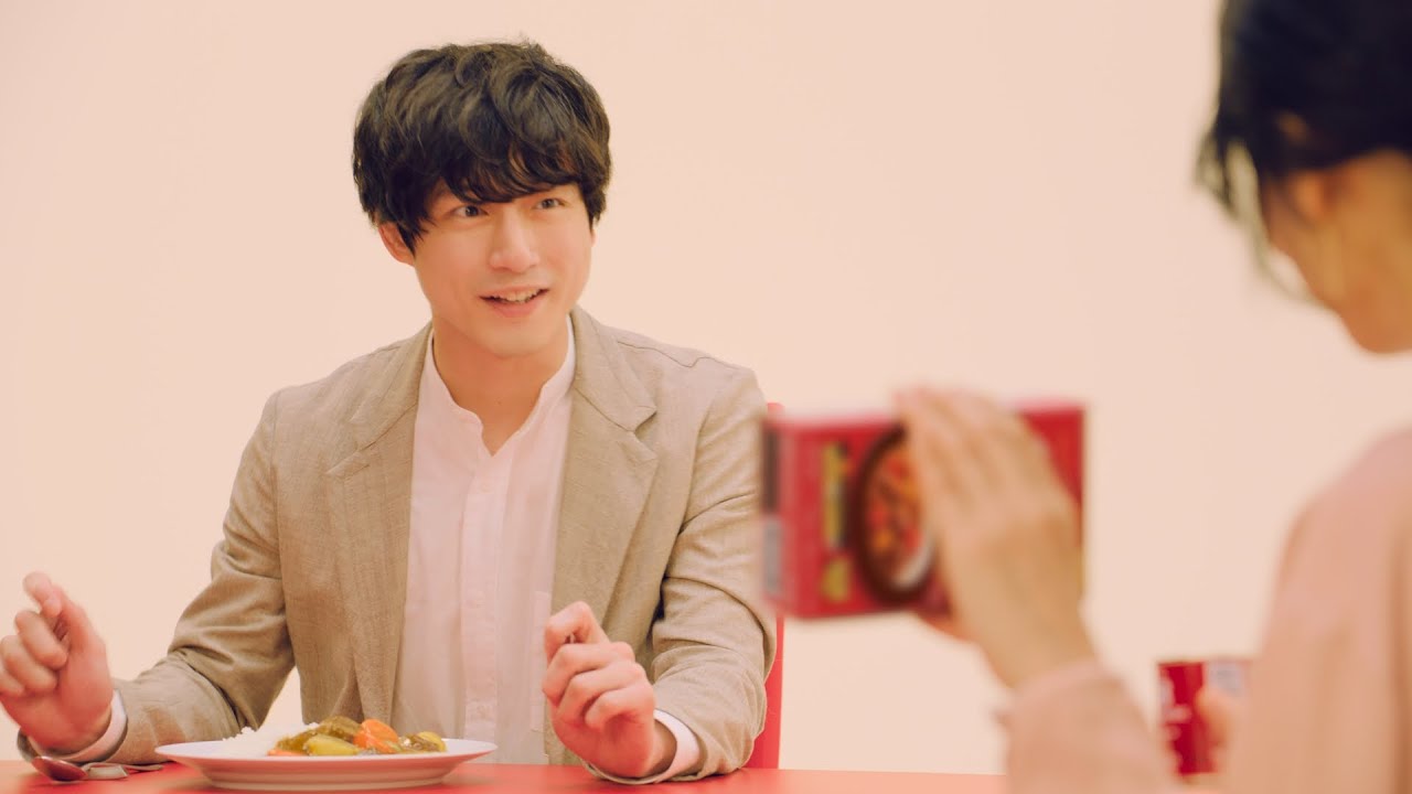 S&B赤缶カレーパウダールウ_赤缶鼎談坂口健太郎編15秒 2