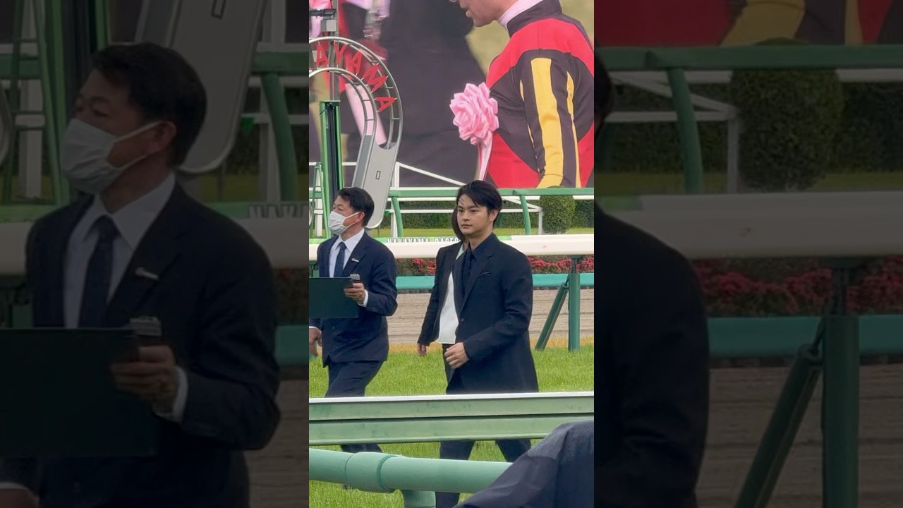 皐月賞表彰式後、引き上げる瀬戸康史さん