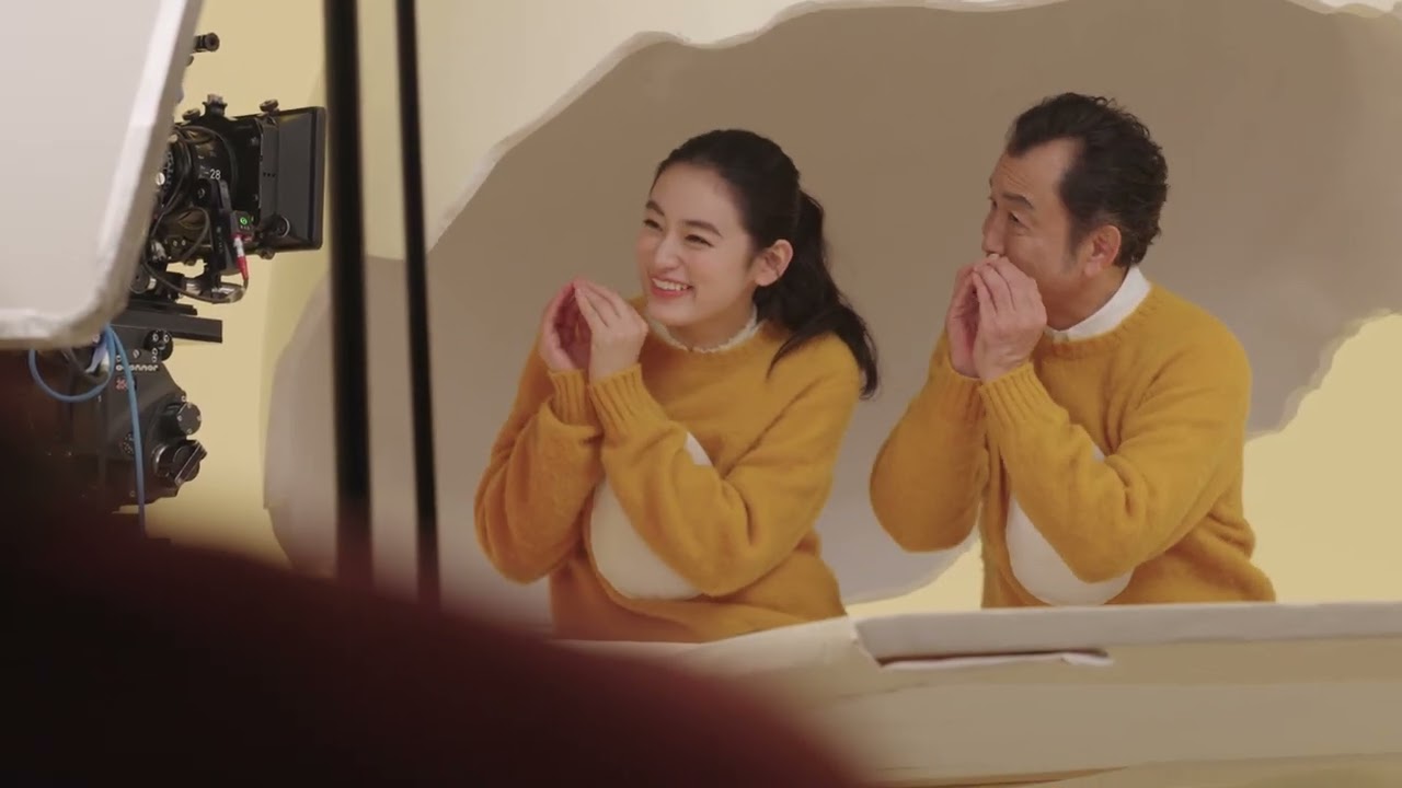 吉田鋼太郎＆八木莉可子が出演、ファミマル「とろたま弁当」篇 メイキング