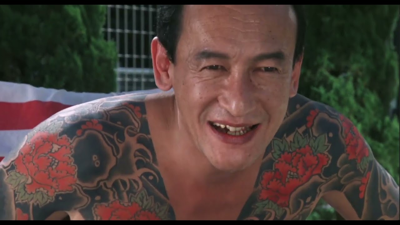 【成田三樹夫】豪邸プールで密談中 小学校から下校した息子と…