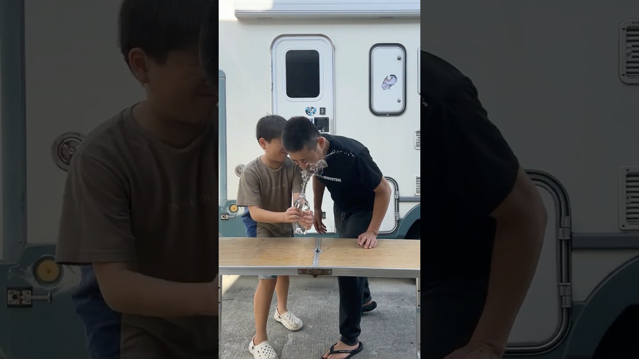 信じられない！平泉成を捕まえた沖縄の小学生！