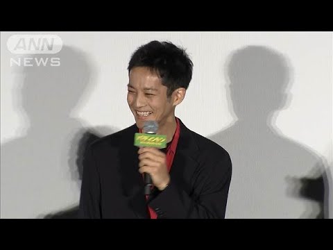 松坂桃李、古田新太の「実名入りジョーク」に舞台上でうなだれる(2025年5月10日)