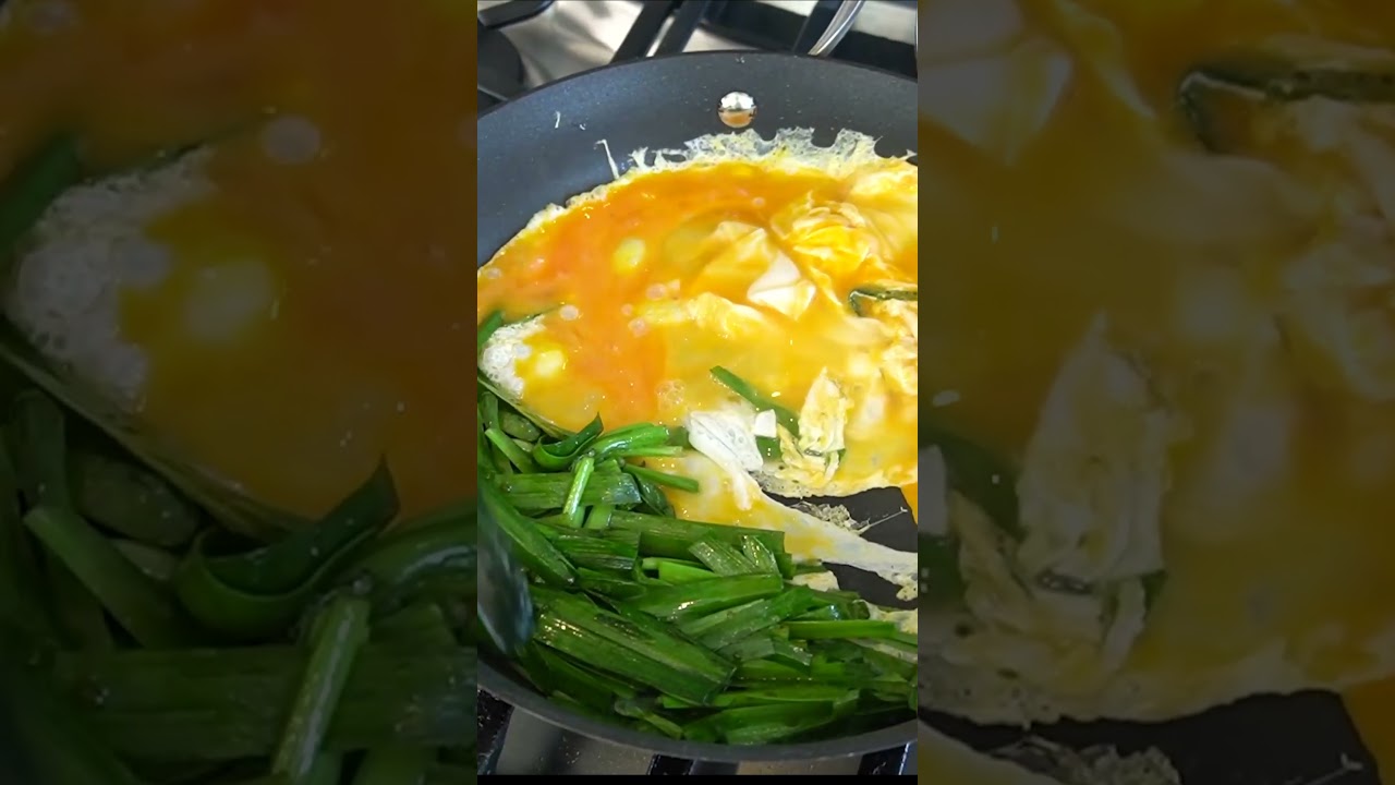 卵がふわとろ！ニラがシャキシャキのコツを伝授！ニラ玉の作り方　#shorts  #料理  #コウケンテツ