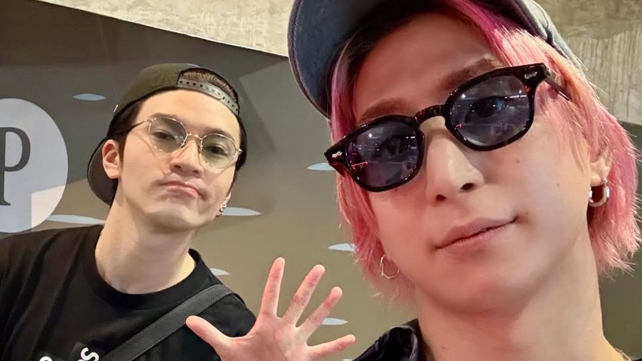 佐久間大介と深澤辰哉のオフ感漂うサングラスショット公開「透けて見える目元も素敵」「治安の悪さがかっこいい」「チャラい感じも好き」