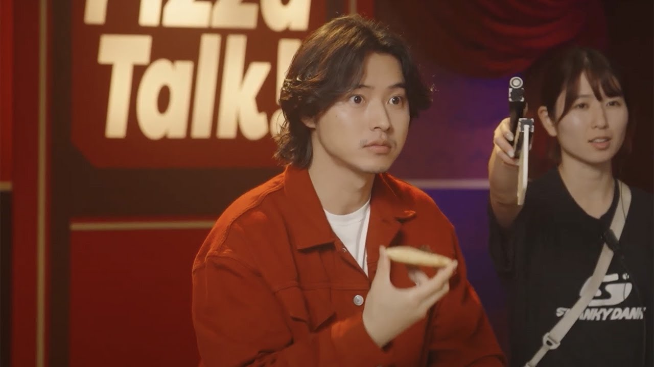 山崎賢人、ピザハット新商品をおいしそうに頬張る！「うまっ！」連呼のメーキング映像も公開