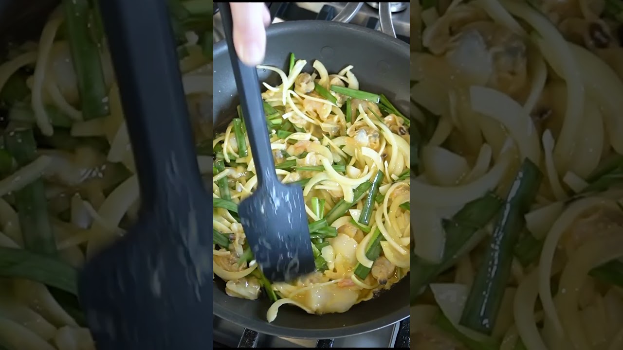 韓国料理の定番レシピ！海鮮チヂミの作り方　 #料理 #韓国料理　#shorts