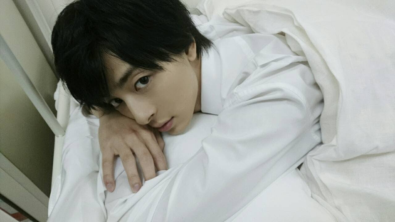 高杉真宙、池袋で打ち水を実施　気温低下→突如大雨に「体調に気を付けて」