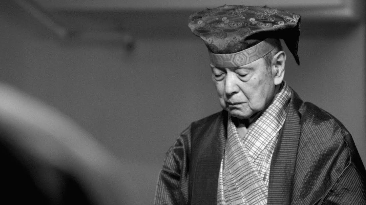 野村萬斎の父で人間国宝・野村万作。ナレーションにはオダギリジョー／ドキュメンタリー映画『六つの顔』本編映像