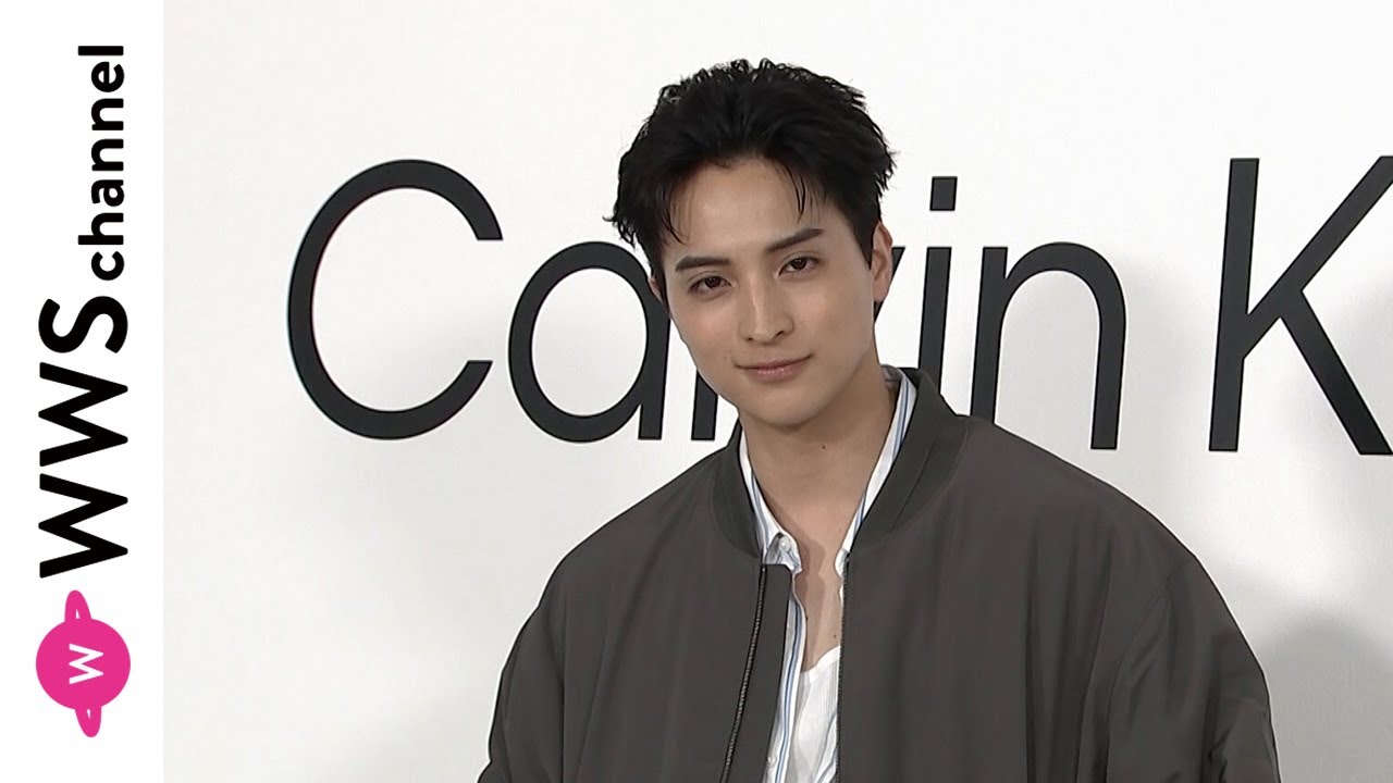 一ノ瀬颯、ストライプシャツにボンバージャケットを重ねたコーデで「Calvin Klein Harajuku Flagship／カルバン・クライン原宿」グランドオープンのフォトコールに登場！