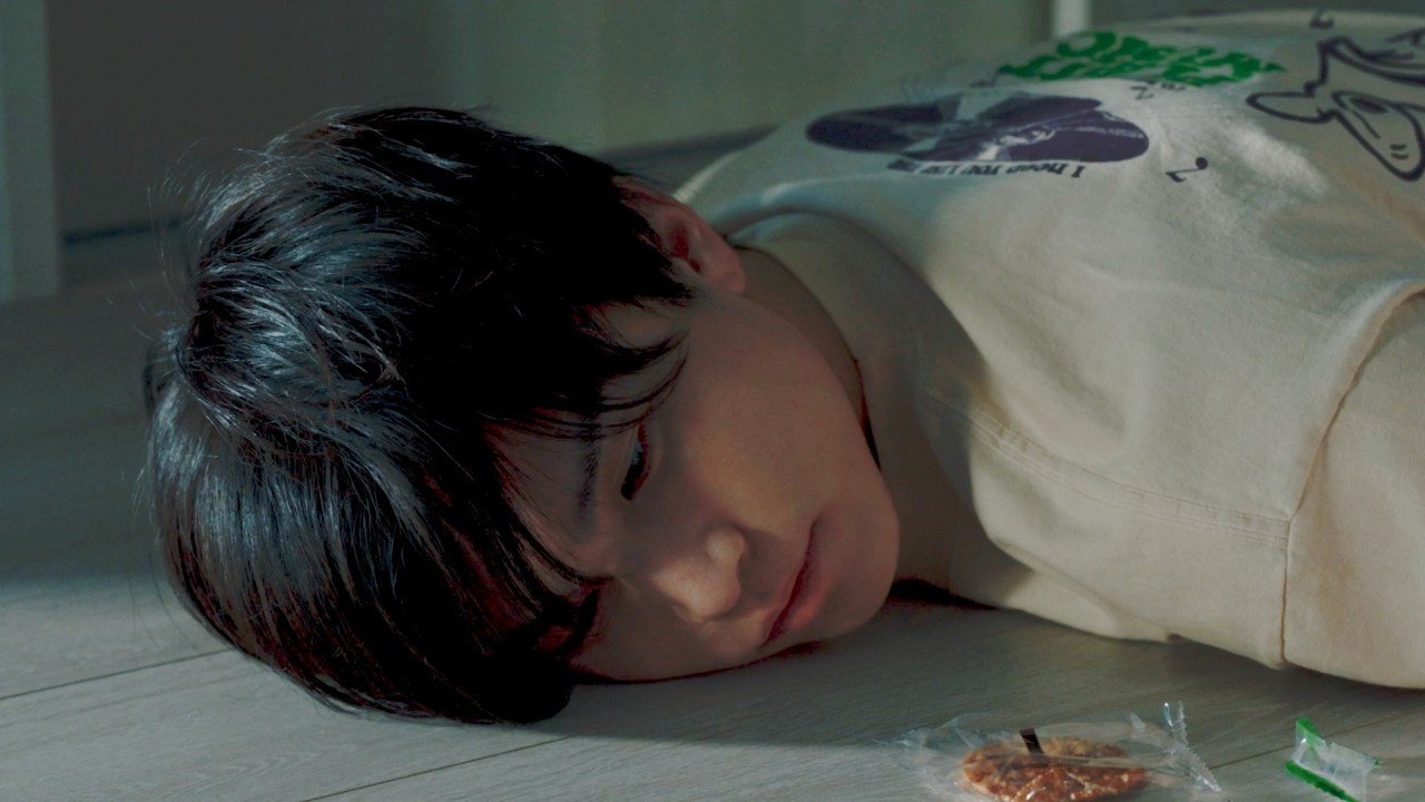 岩田剛典が詰んだ!?恋人・門脇麦のオジさん発言と集団金髪デモに起死回生？／映画『金髪』予告編