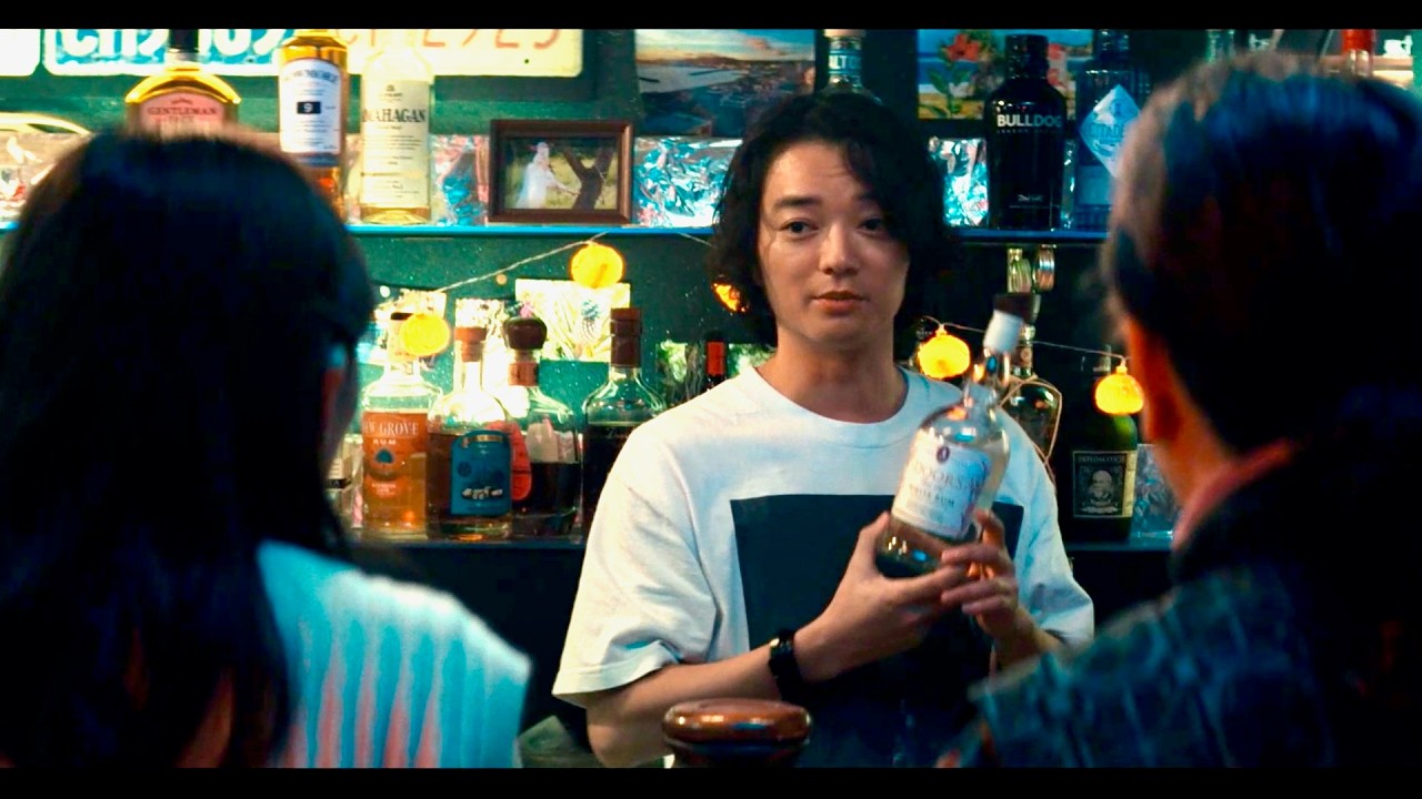 伊藤沙莉、染谷将太から差し出されたラム酒で運命の出会い！映画『風のマジム』本編映像