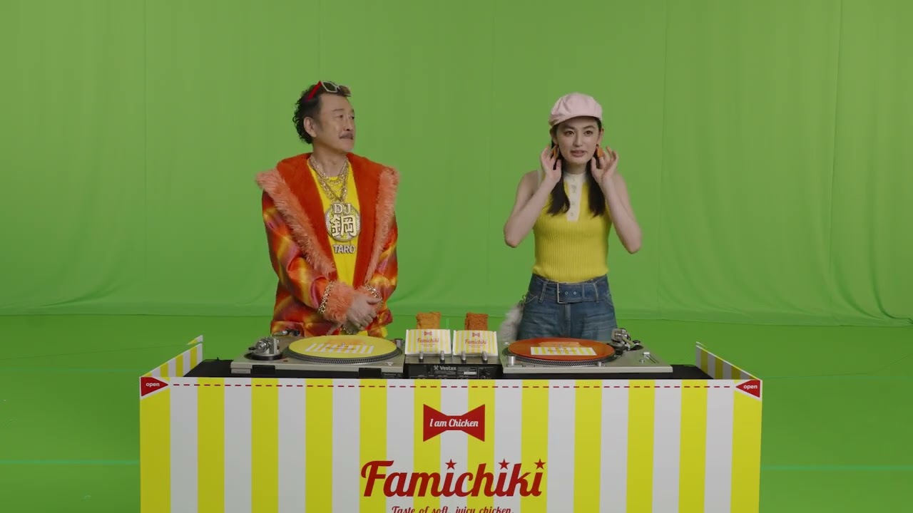 吉田鋼太郎、八木莉可子出演／ファミリーマート新CM「ファミチキ あげあげ祭」篇 インタビュー
