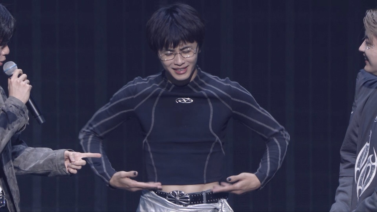 超特急・タクヤ、リョウガに衣装イジられ大照れ！？　『ZOZOFES』DAY1