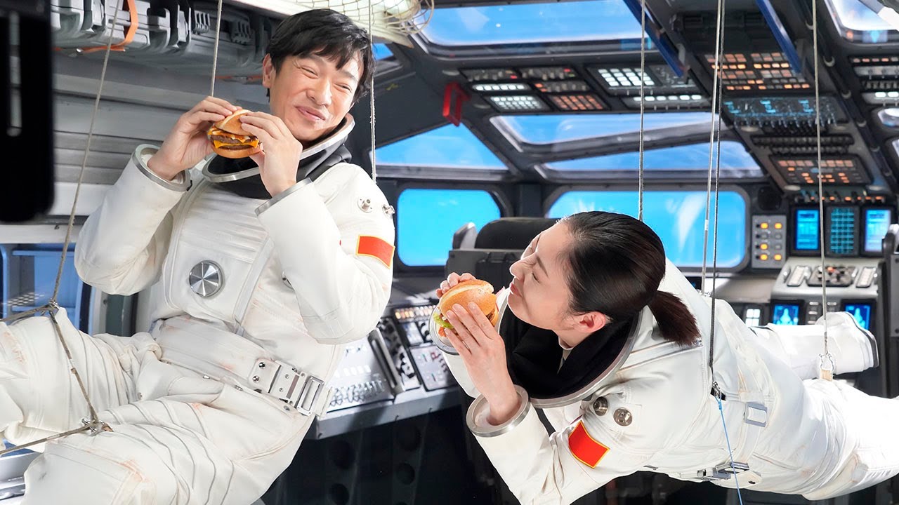 堺雅人、常盤貴子と宇宙飛行士役！　約15年ぶり共演で一緒に宇宙へ!?　マクドナルド「サムライマック」新CMメーキング