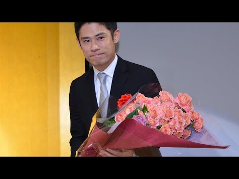 伊藤淳史、人気俳優とまさかの再会→「棺桶の中から…」「怖い」SNS驚き