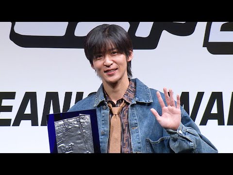 Snow Man目黒蓮、「ベストジーニスト」2年連続受賞！　殿堂入りに王手、「来年もワンちゃんに報告できるように」　「第42回ベストジーニスト2025」授賞式