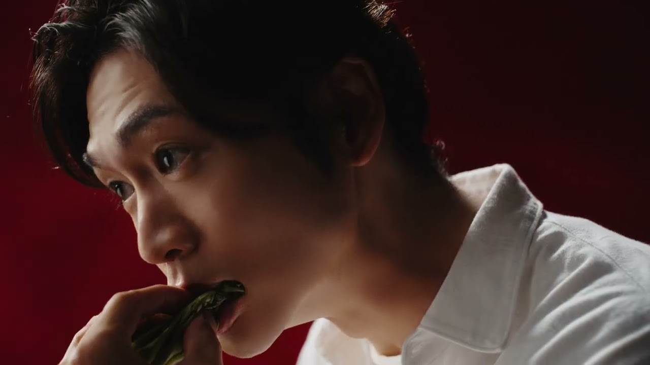 「ズルいでしょ…！」松下洸平さん出演「こくうまキムチ」新CM「おうちご飯篇 ごはん・豚・ポテサラ」