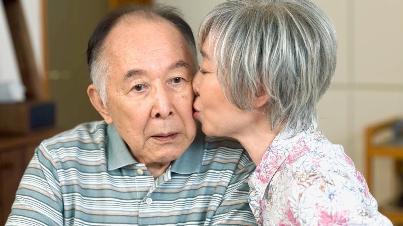 三田佳子、橋爪功にキス!! 妻・高畑淳子は…？映画『お終活3 幸春！人生メモリーズ』ティザー予告編