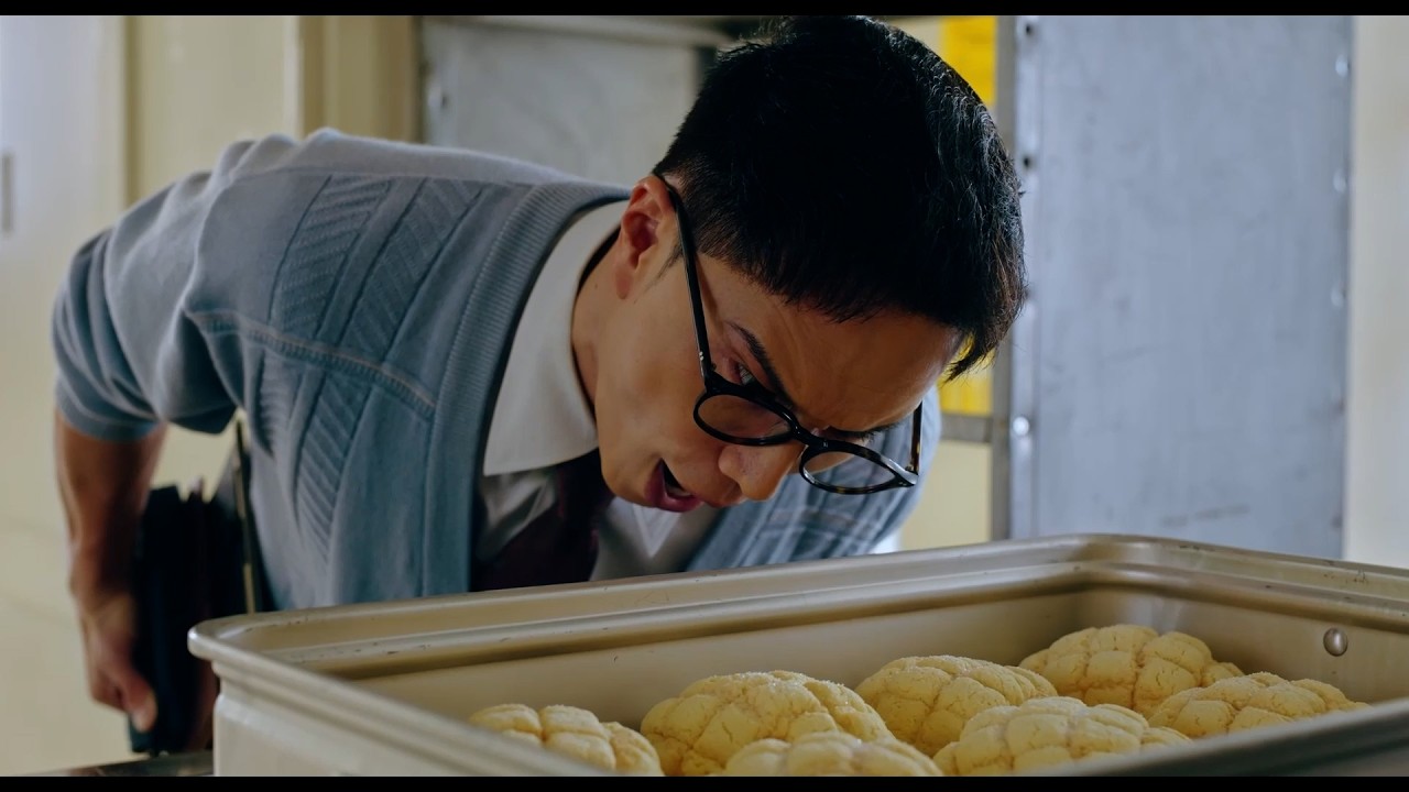 市原隼人演じる甘利田、メロンパンに大絶叫！！映画『おいしい給食 炎の修学旅行』本編映像 メロンパン篇