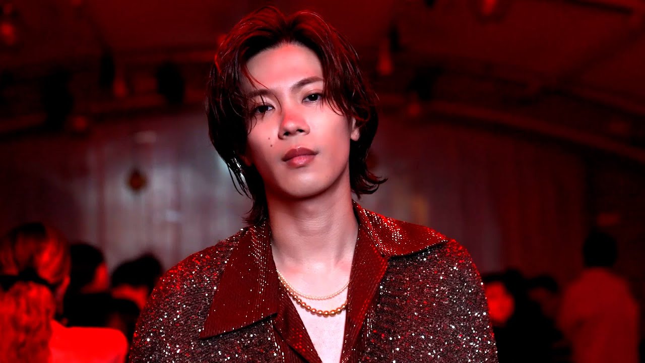 Number_i・神宮寺勇太、胸元ざっくりシャツで色気放出