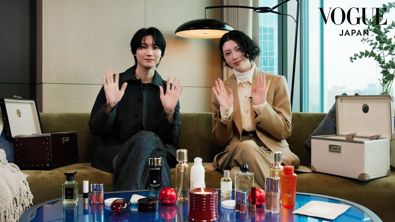 三吉彩花 × 桜田通、美容マニアなふたりが選ぶ2025年の“推しコス”18選 ！【ヴォーグ・ビューティー・アワード2025】 | VOGUE JAPAN