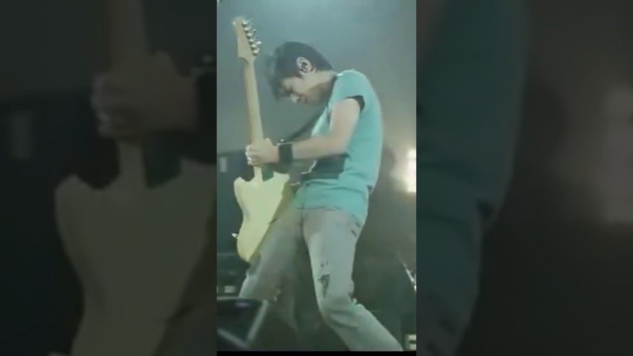 ギターが似合う男、マサムネ。最高！🔥#スピッツ #草野マサムネ #spitz #ギター男子 #草野正宗#マサムネ