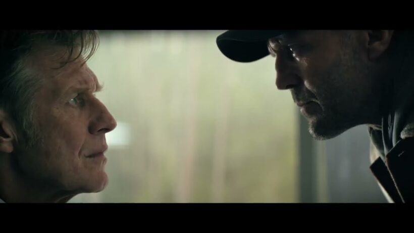山路和弘 VS 堀内賢雄、激シブ吹替ボイスが炸裂　ジェイソン・ステイサム主演『ワーキングマン』本編映像（吹替版）【2026年1月2日公開】