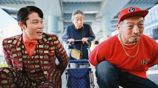 鈴木亮平演じる“億山”にライバル出現！？外国の友達から「何やってんの？」と言われるCMの新シリーズが解禁　MEGA BIG新TV-CM『12億の案内人億山・徳を積む』篇