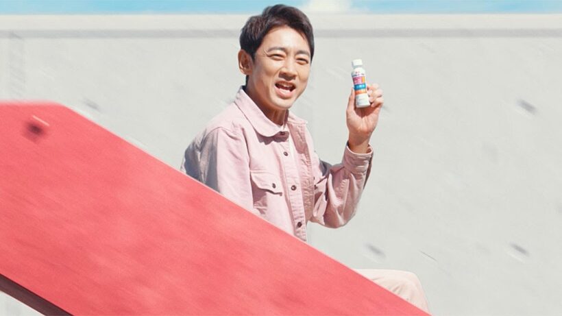 小泉孝太郎、体を張って巨大な“滑り台”挑む！　「トリプルヨーグルト」シリーズ新CM「滑り台」編