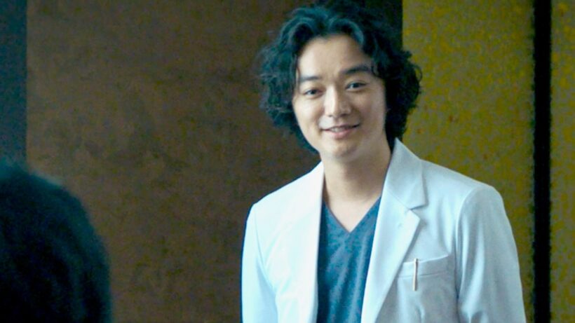 染谷将太、笑顔が一番怖い禁断の医師…妻役・瀧内公美／映画『廃用身』特報