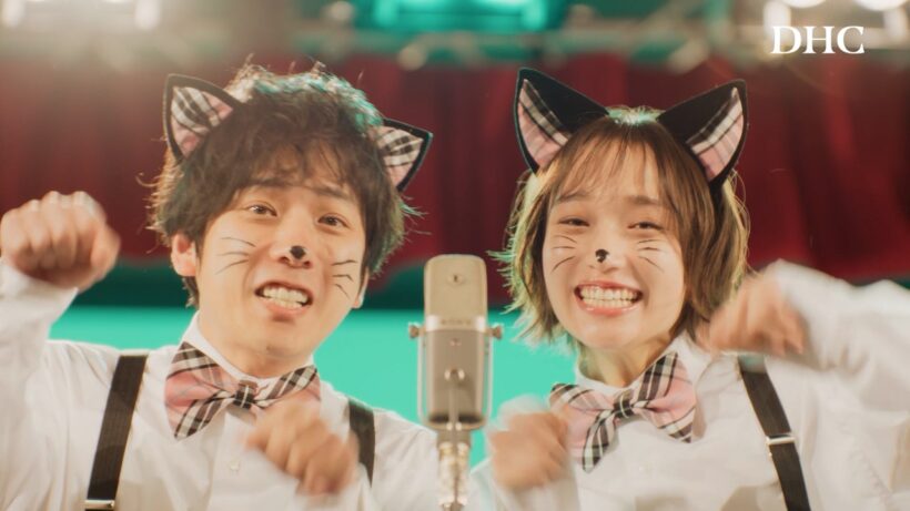 二宮和也、猫姿でボケ倒す！？白本彩奈とお笑いコンビ結成！　「DHC ディープ クレンジング オイル ブーストケア」新CM