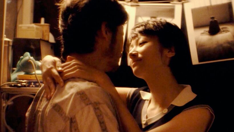 浅野忠信、瀧内公美にキスされダメだしされる／映画『レイブンズ』本編動画