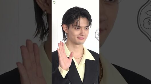 佐野勇斗、黒のセットアップ姿で登場