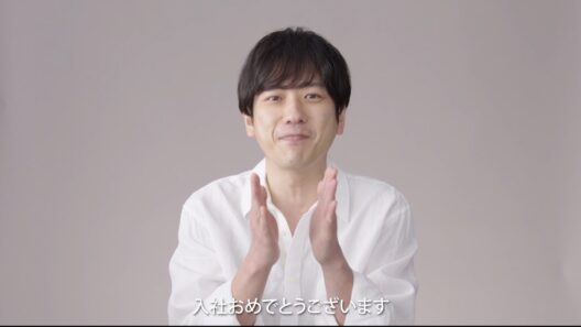 二宮和也、入社式にサプライズ映像で登場！会場どよめく「完璧なプロはいない」新入社員へエール