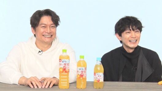香取慎吾、津田健次郎とCM初共演　「津田さんは稲垣吾郎タイプ」！？　「サントリー天然水 きりっと果実スカッシュ！」新ウェブムービー＋インタビュー