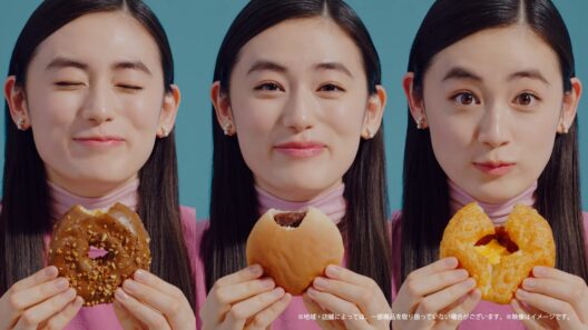 ファミマ新作“超も～っちり”食感のパン3種に八木莉可子＆吉田鋼太郎がうっとり