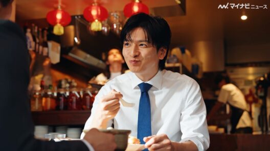 生田斗真、ランチ中も爽やか笑顔！美味しそうに頬張る姿に注目
