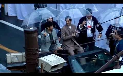「豊臣兄弟！」松下洸平さん、迫田孝也さんが浜松まつりで雨の中パレード