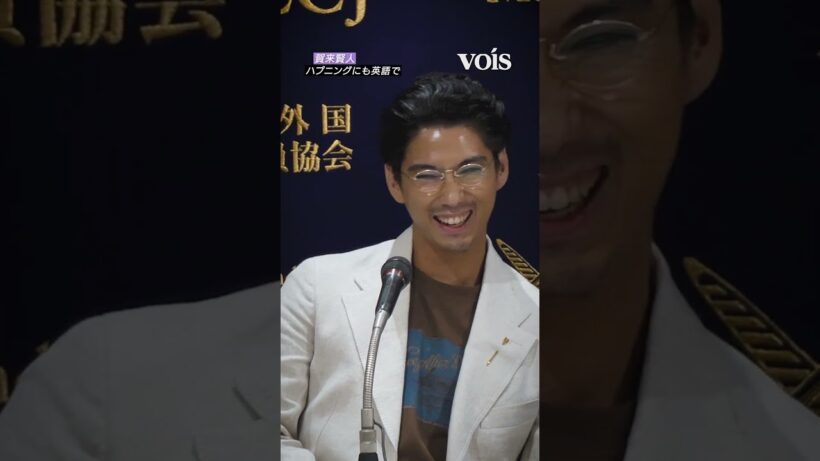 賀来賢人、スマホ誤作動のハプニングにも英語で対応